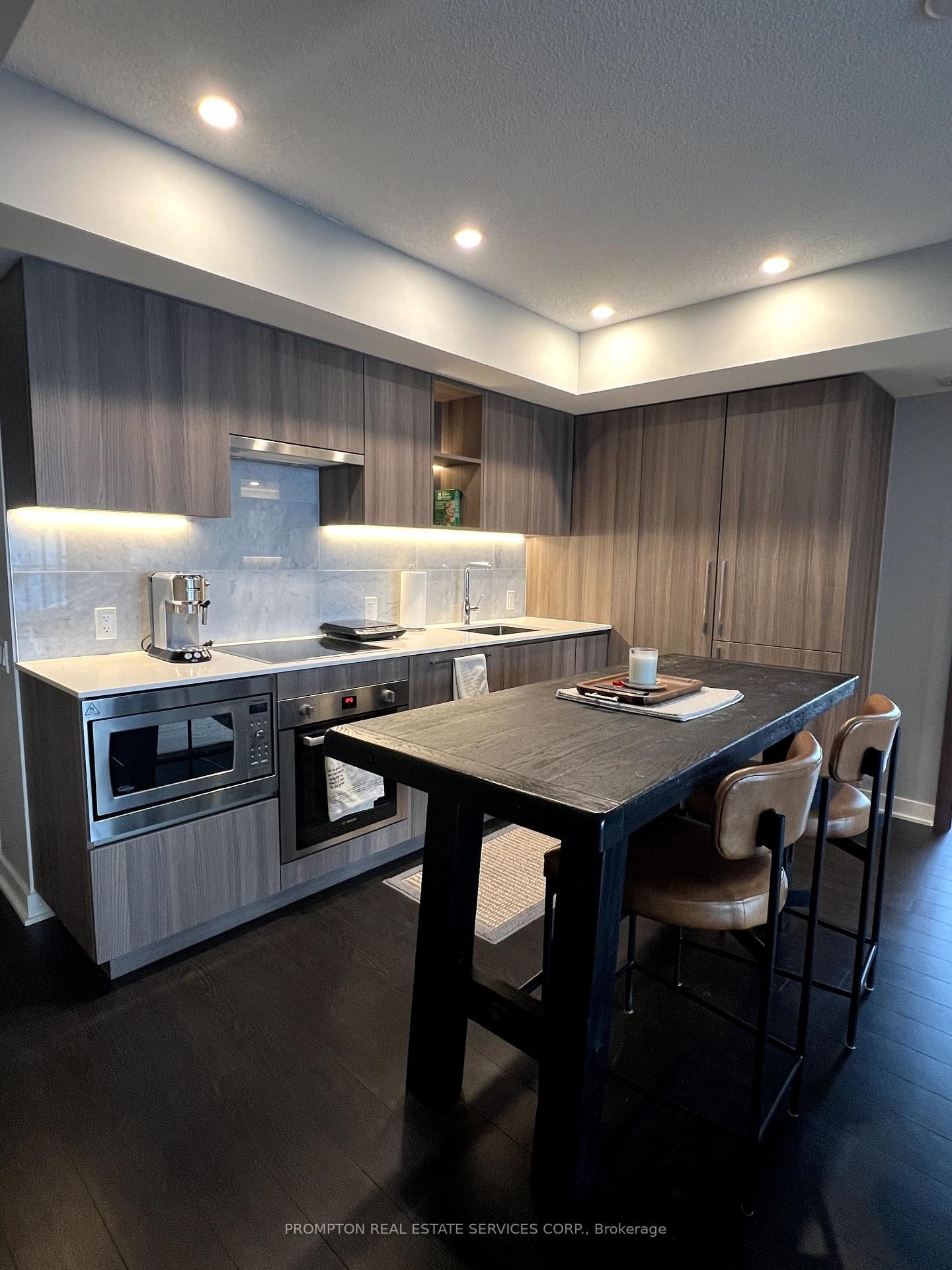 17 Bathurst St, unit 2710 for rent