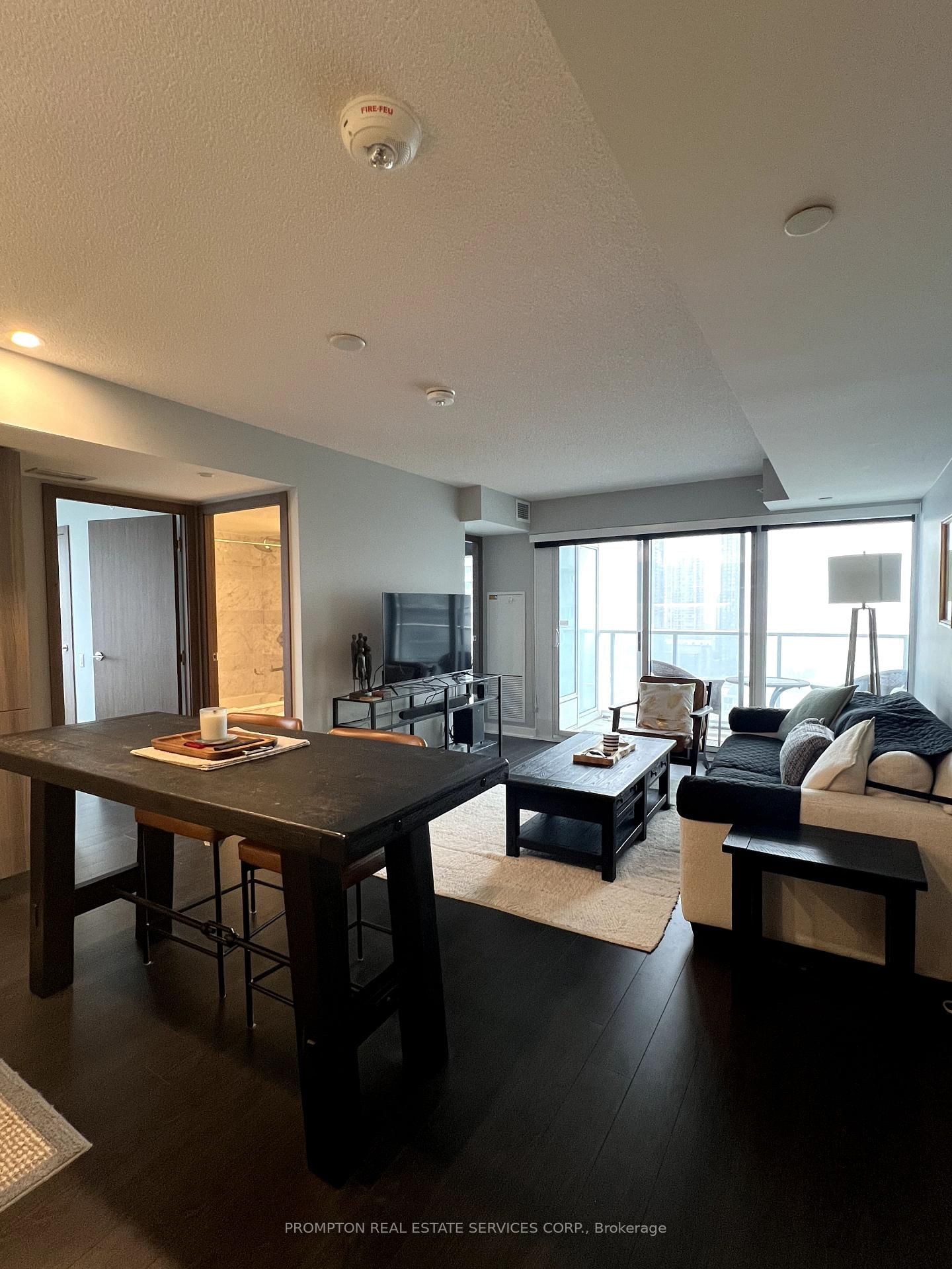 17 Bathurst St, unit 2710 for rent