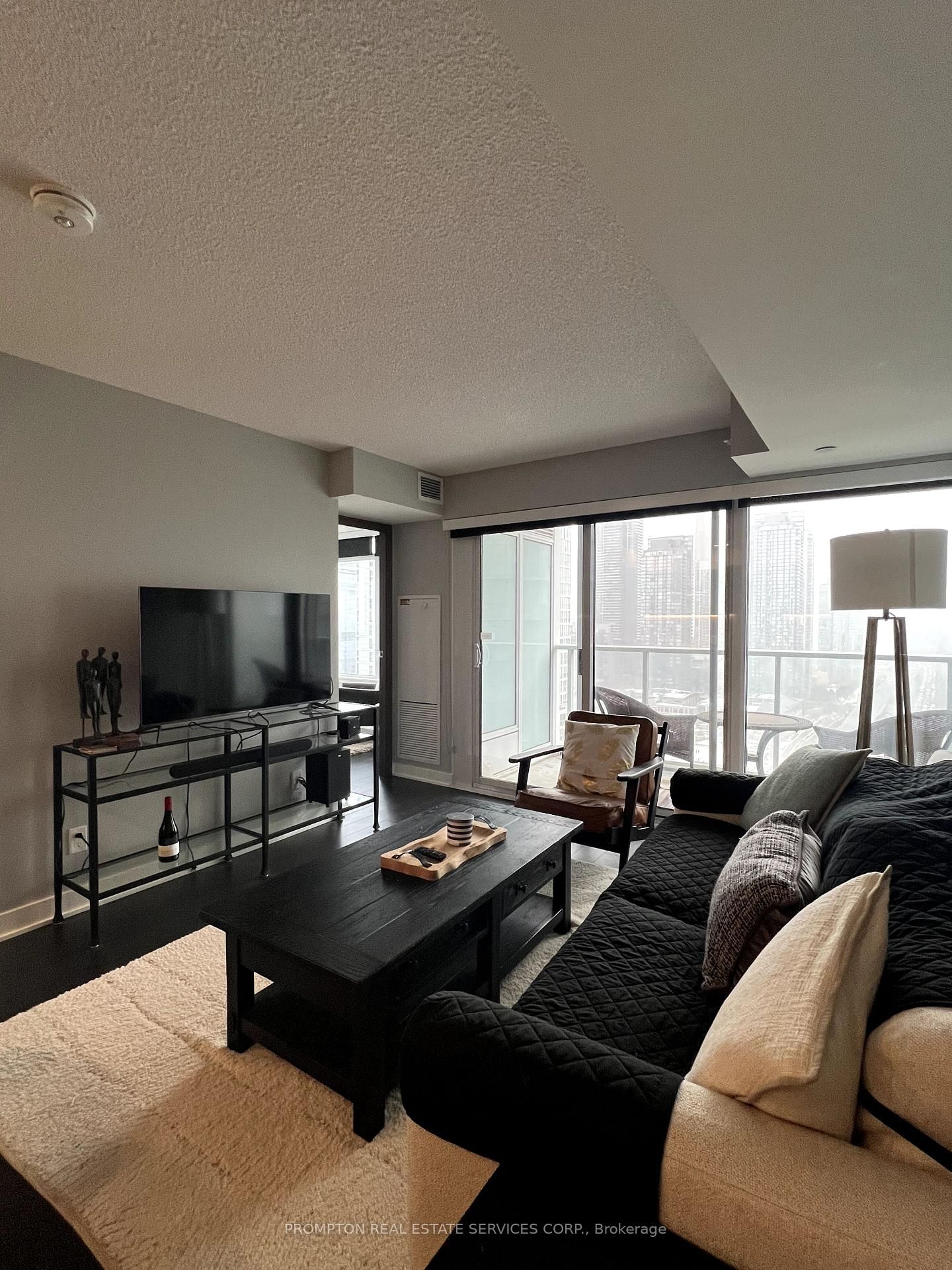 17 Bathurst St, unit 2710 for rent