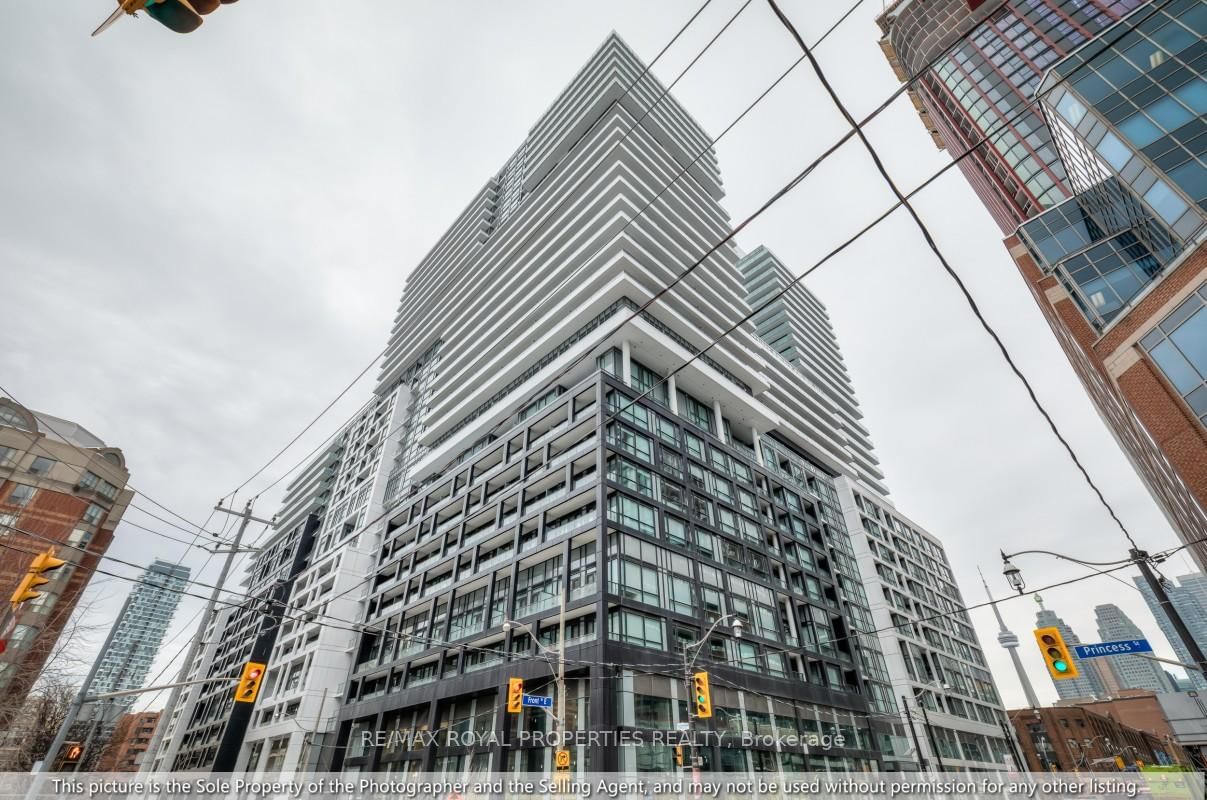 70 Princess St, unit 1505 E for rent