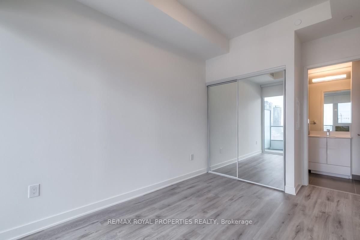 70 Princess St, unit 1505 E for rent