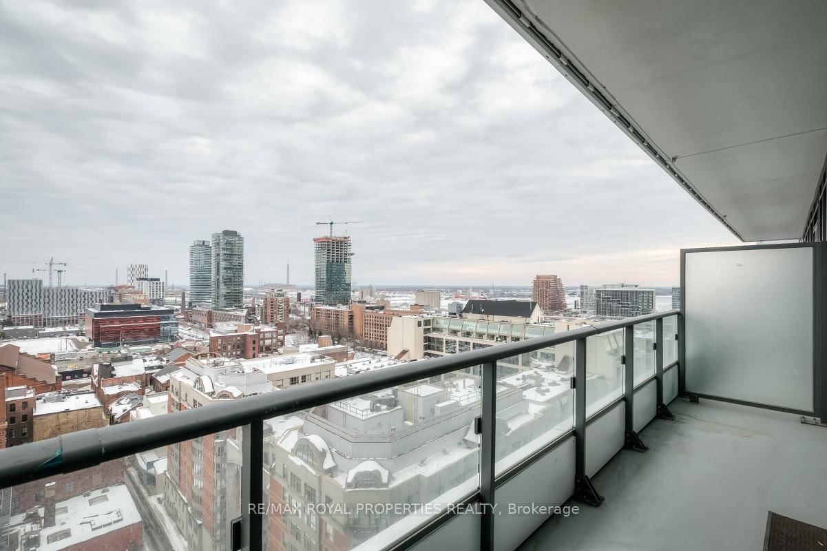 70 Princess St, unit 1505 E for rent