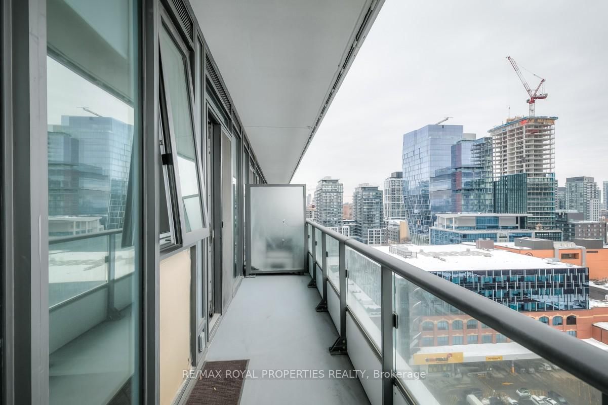 70 Princess St, unit 1505 E for rent