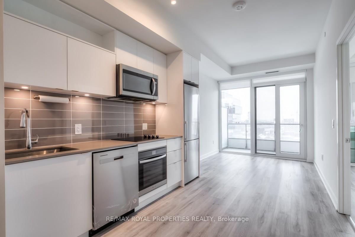 70 Princess St, unit 1505 E for rent