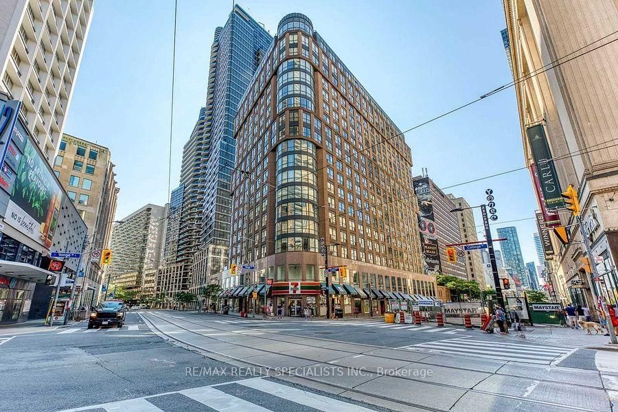 7 Carlton St E, unit 704 for rent