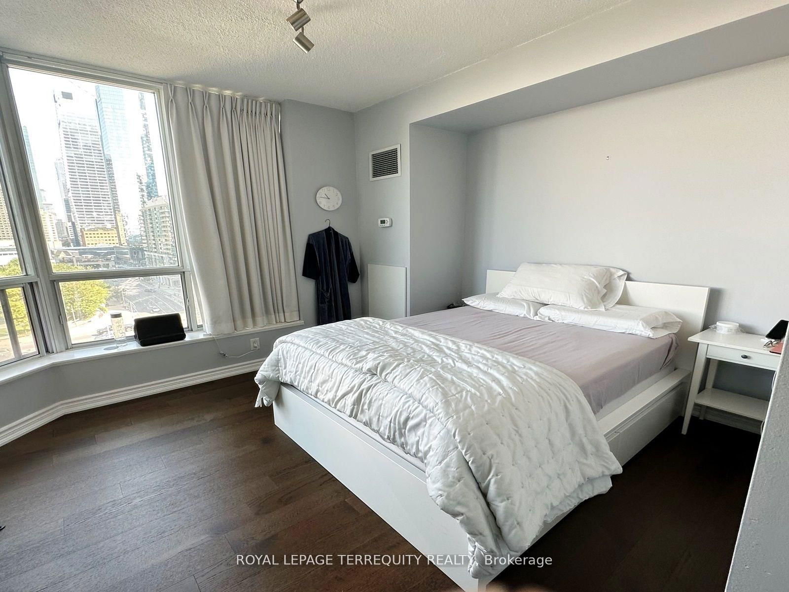 228 Queens Quay W, unit 1202 for sale