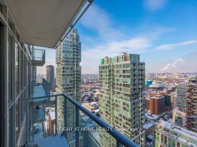 126 Simcoe St, unit 3105 for rent