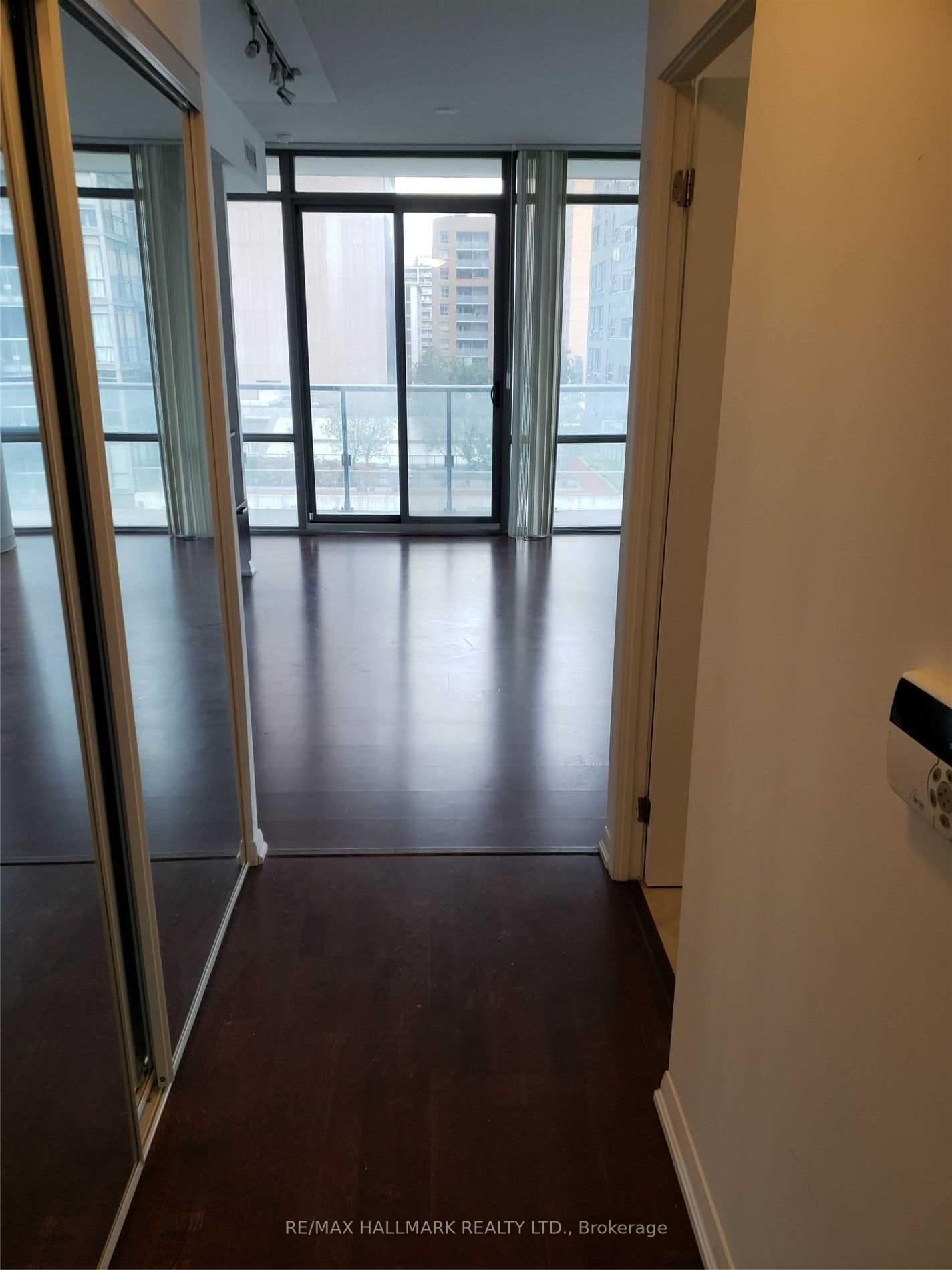 832 Bay St, unit 508 for rent