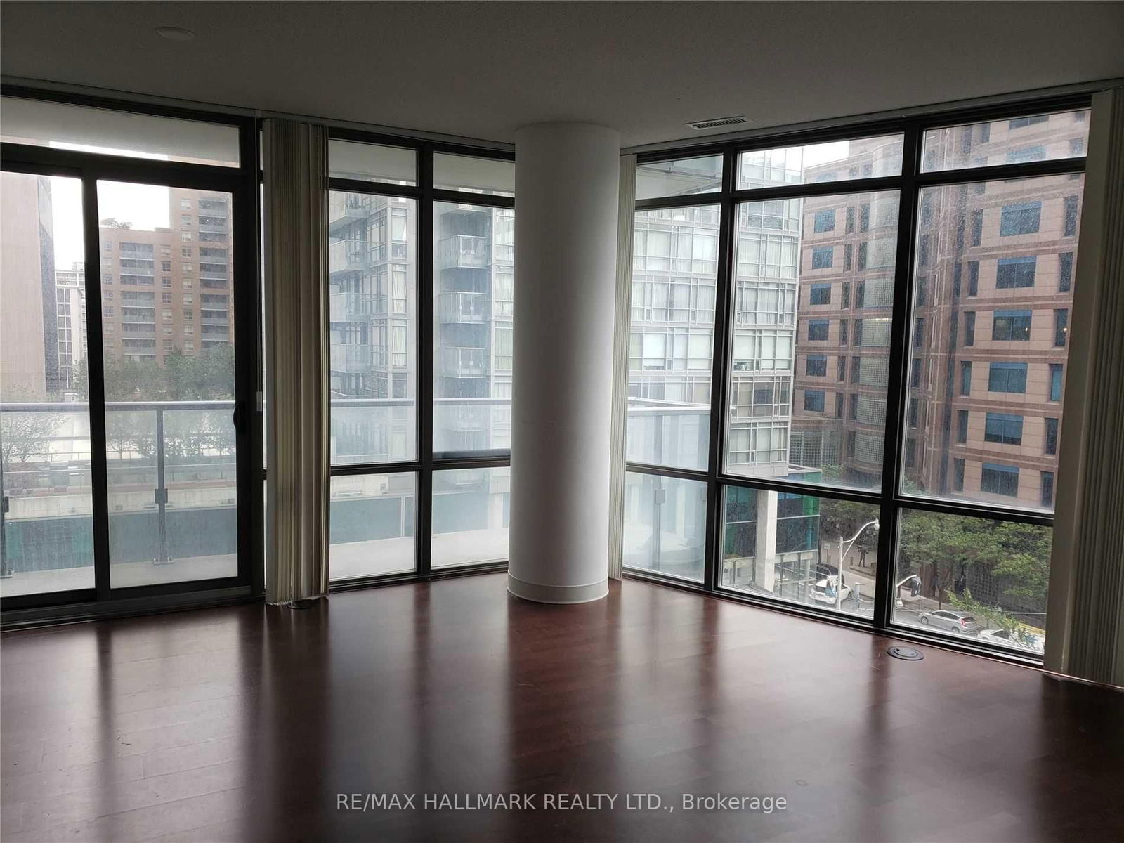 832 Bay St, unit 508 for rent