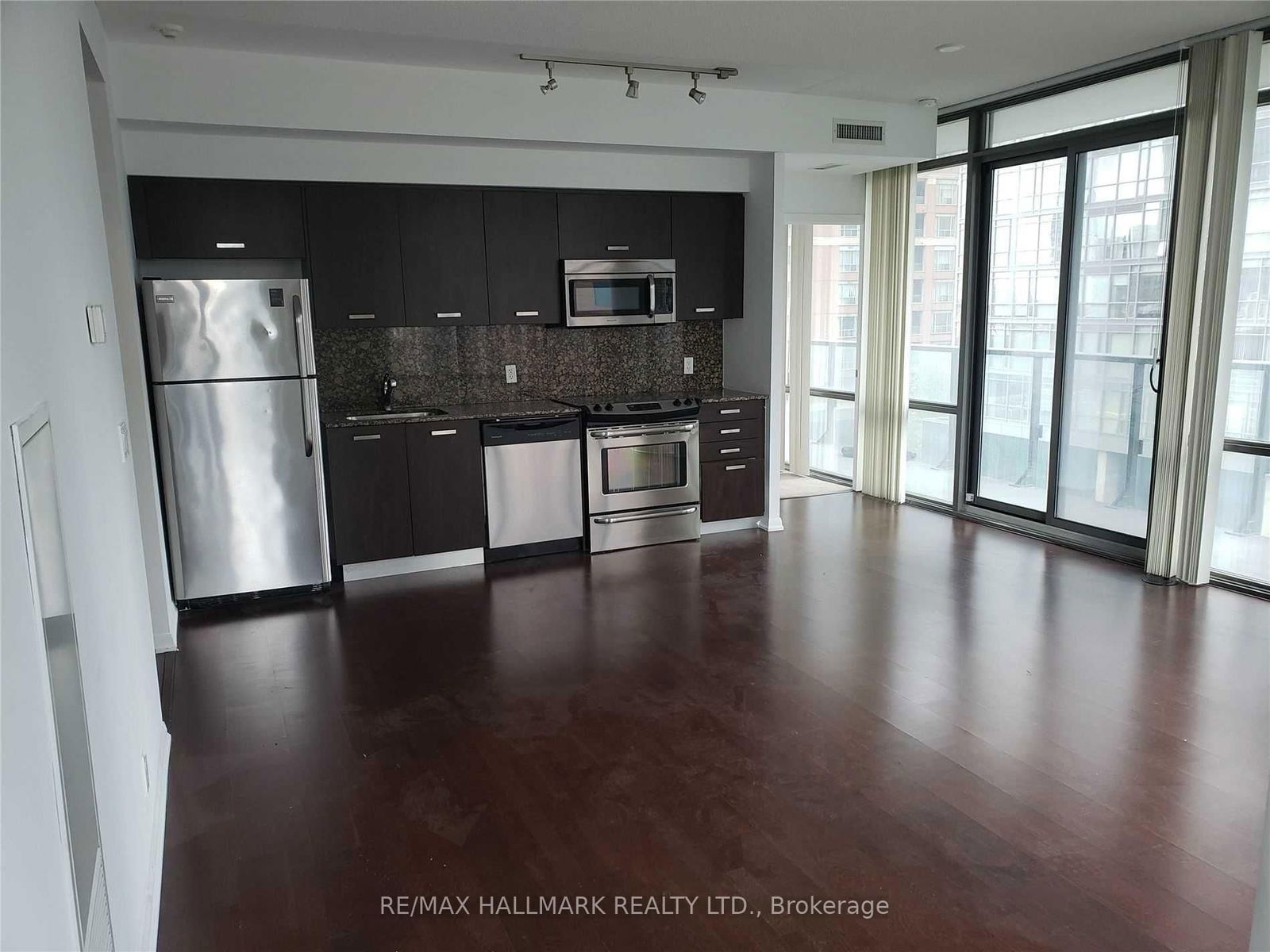 832 Bay St, unit 508 for rent