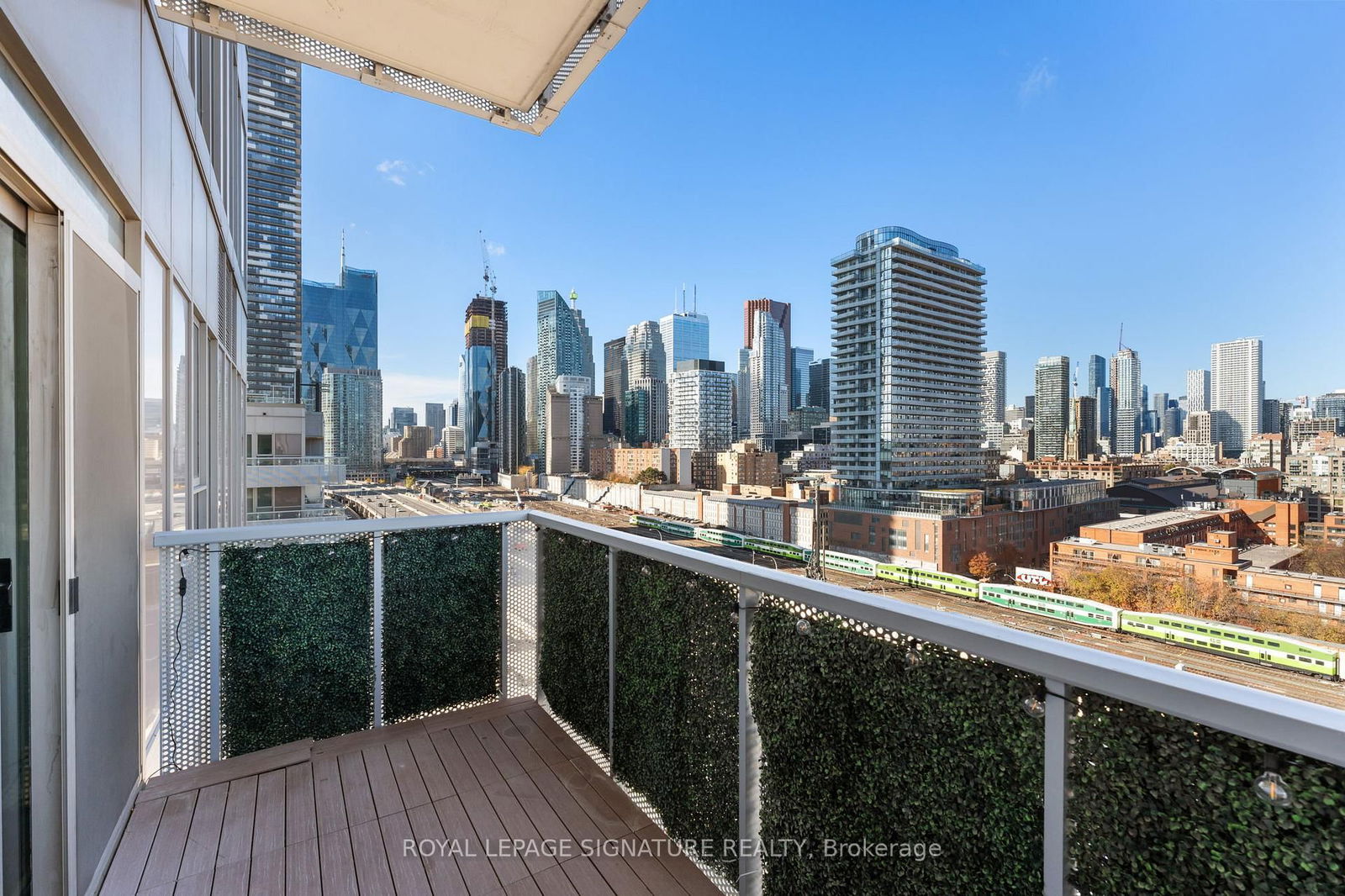 20 Richardson St, unit 1018 for sale