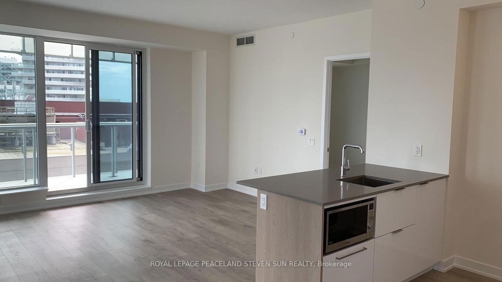 28 Freeland St, unit 809 for rent