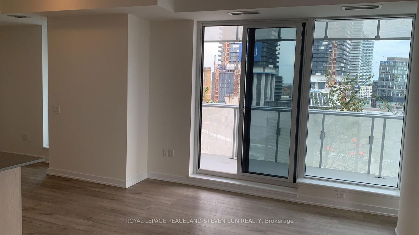 28 Freeland St, unit 809 for rent