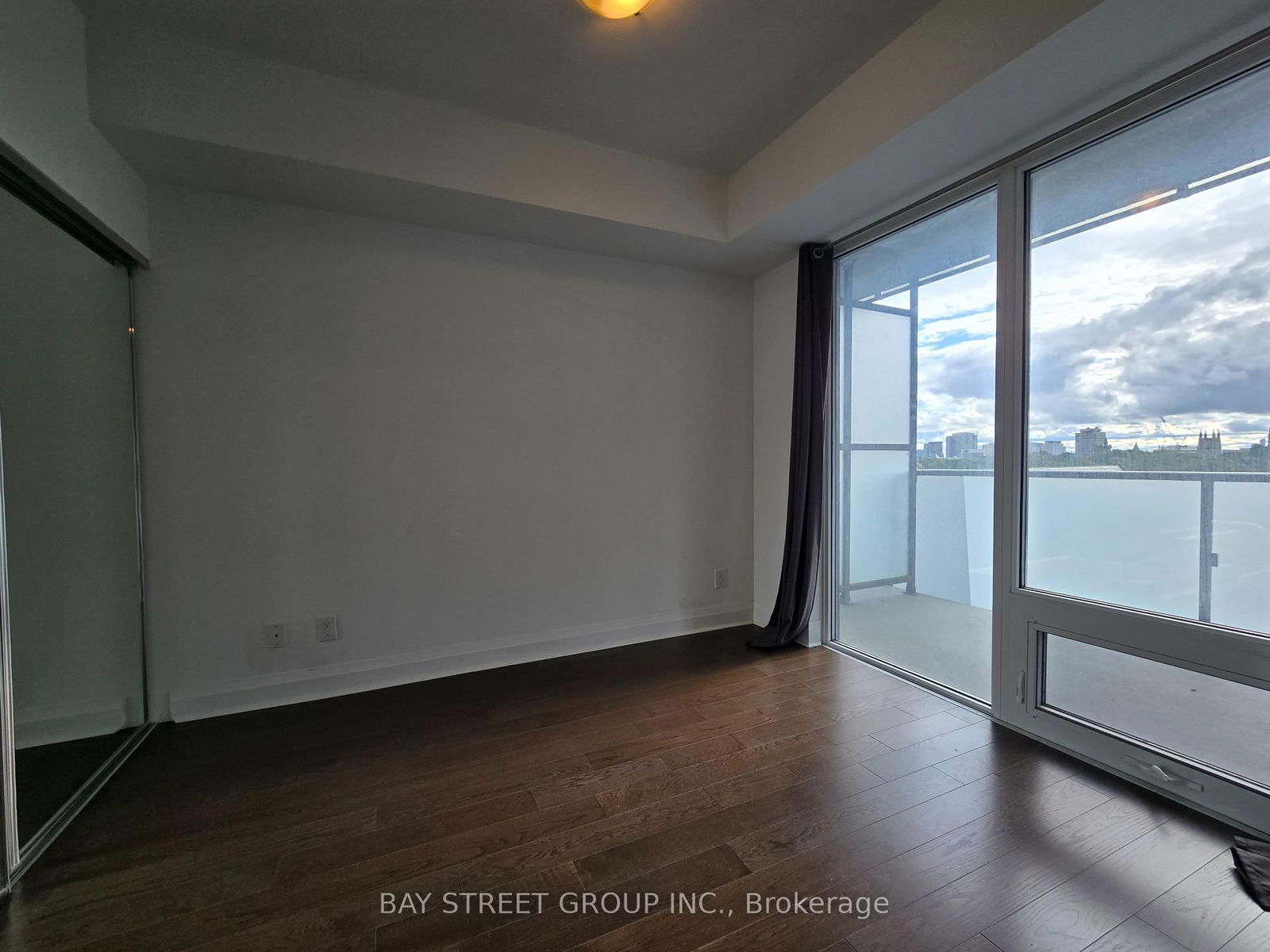 1080 Bay St, unit 506 for rent