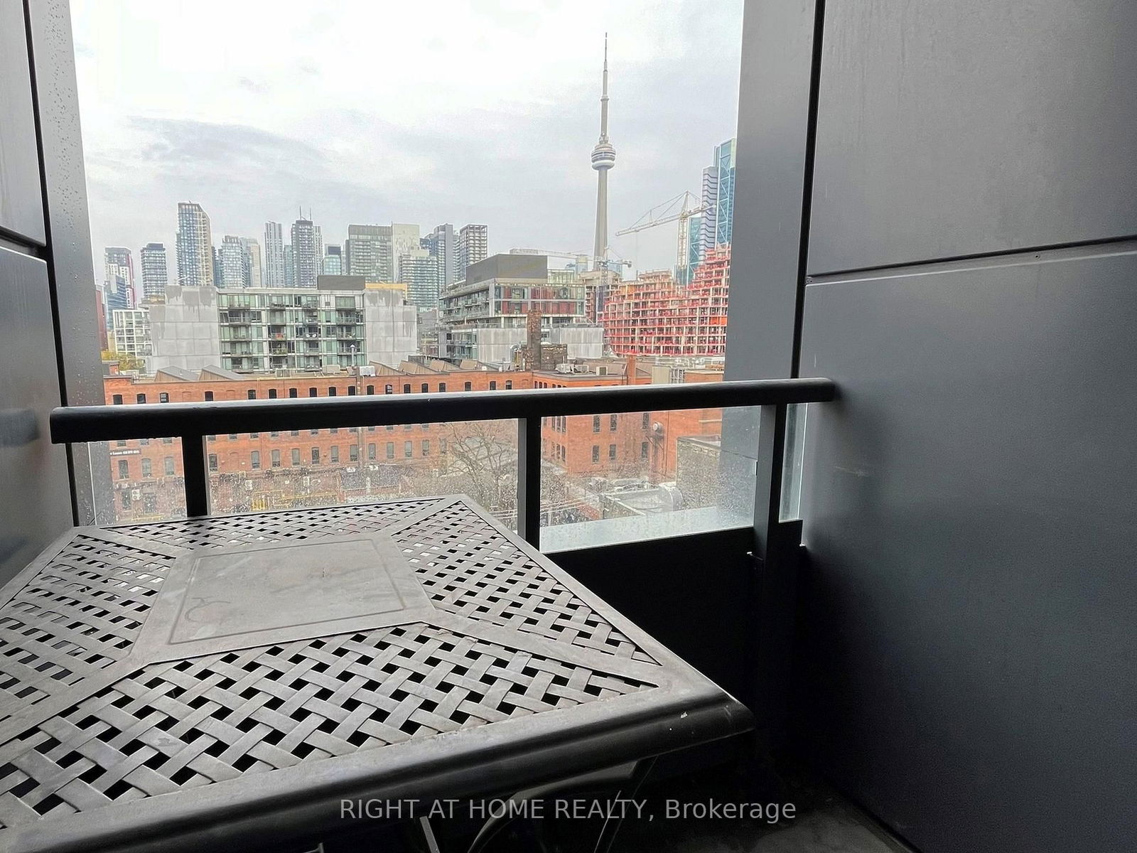 501 Adelaide St W, unit 802 for sale