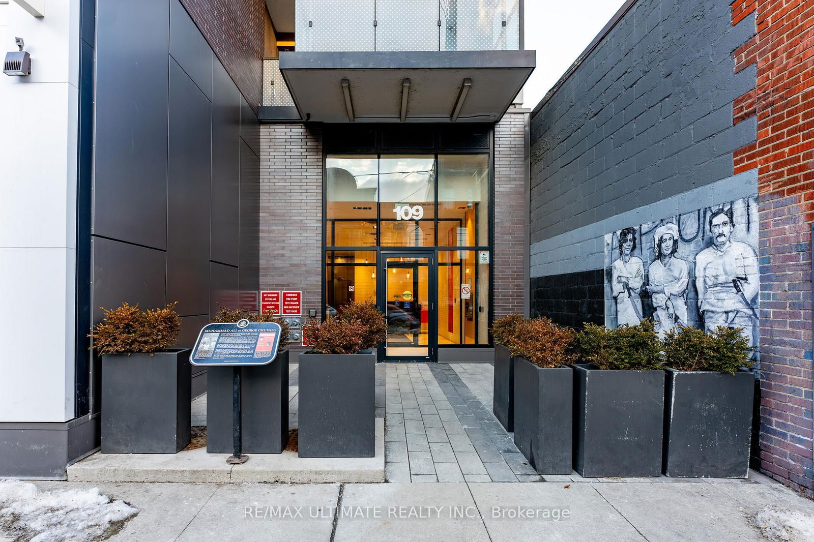 109 Ossington Ave, unit 204 for sale