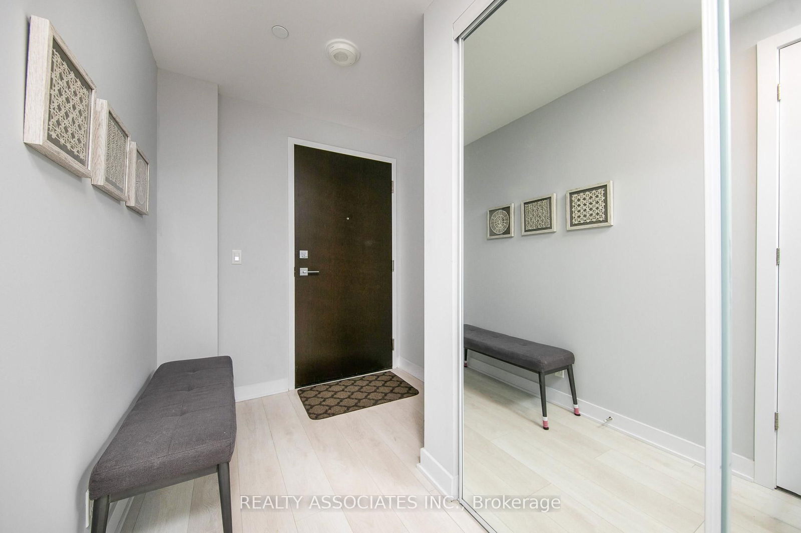 2221 Yonge St, unit 1811 for rent