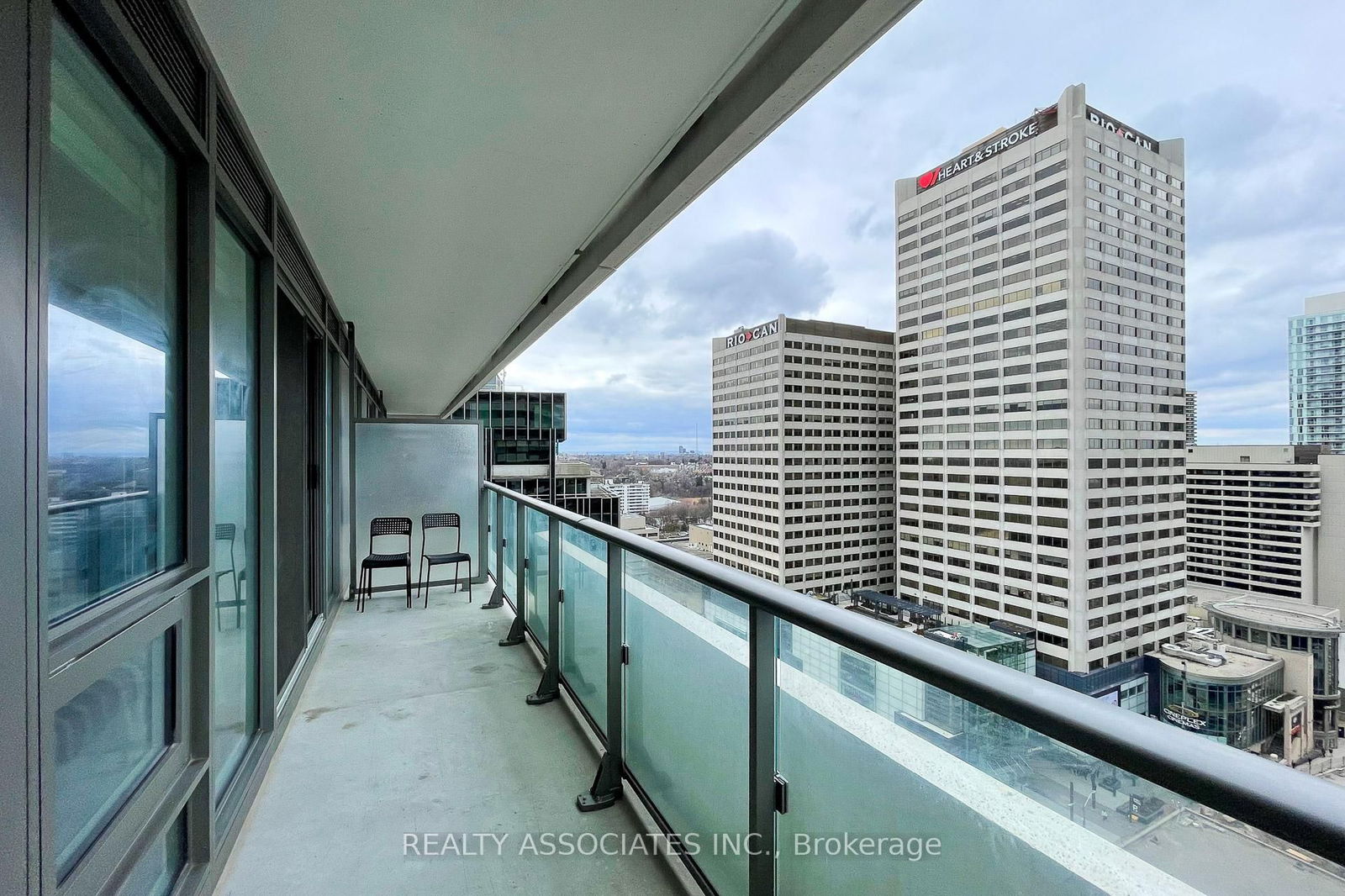 2221 Yonge St, unit 1811 for rent