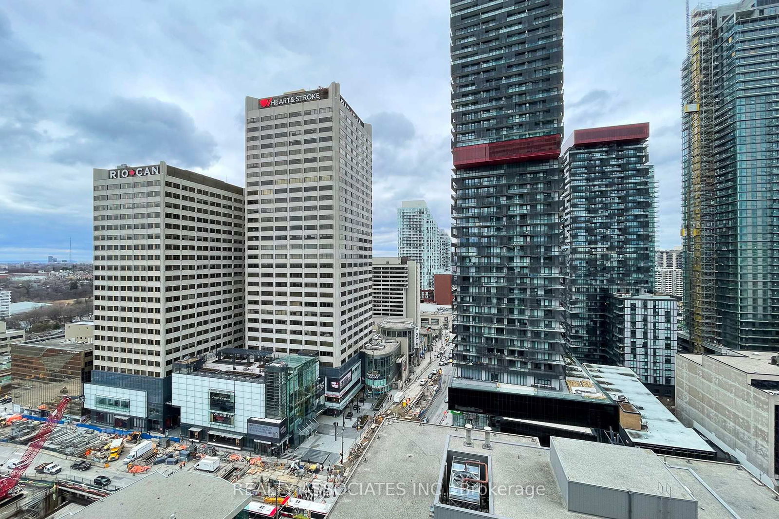 2221 Yonge St, unit 1811 for rent