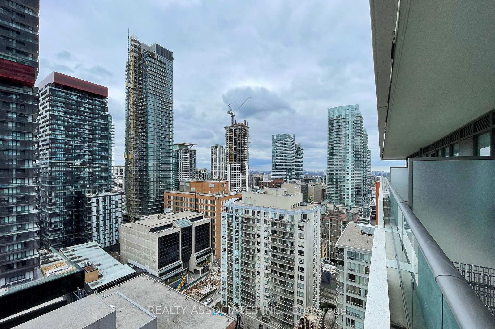 2221 Yonge St, unit 1811 for rent