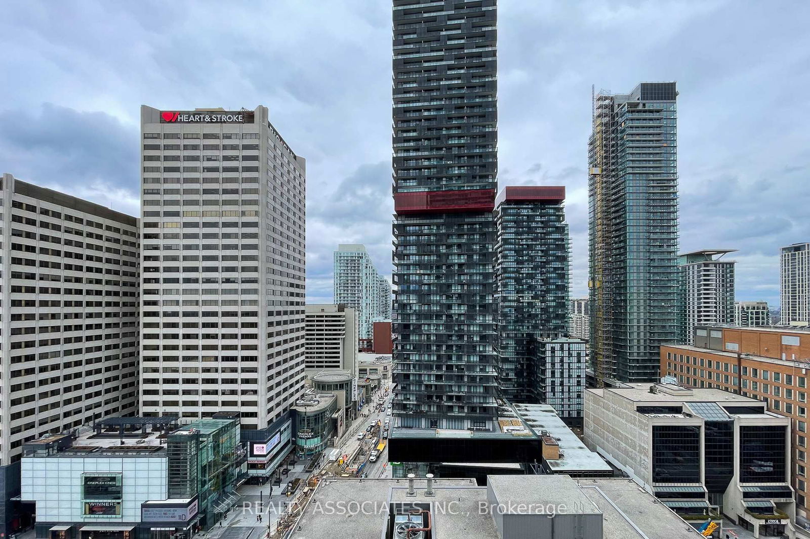 2221 Yonge St, unit 1811 for rent