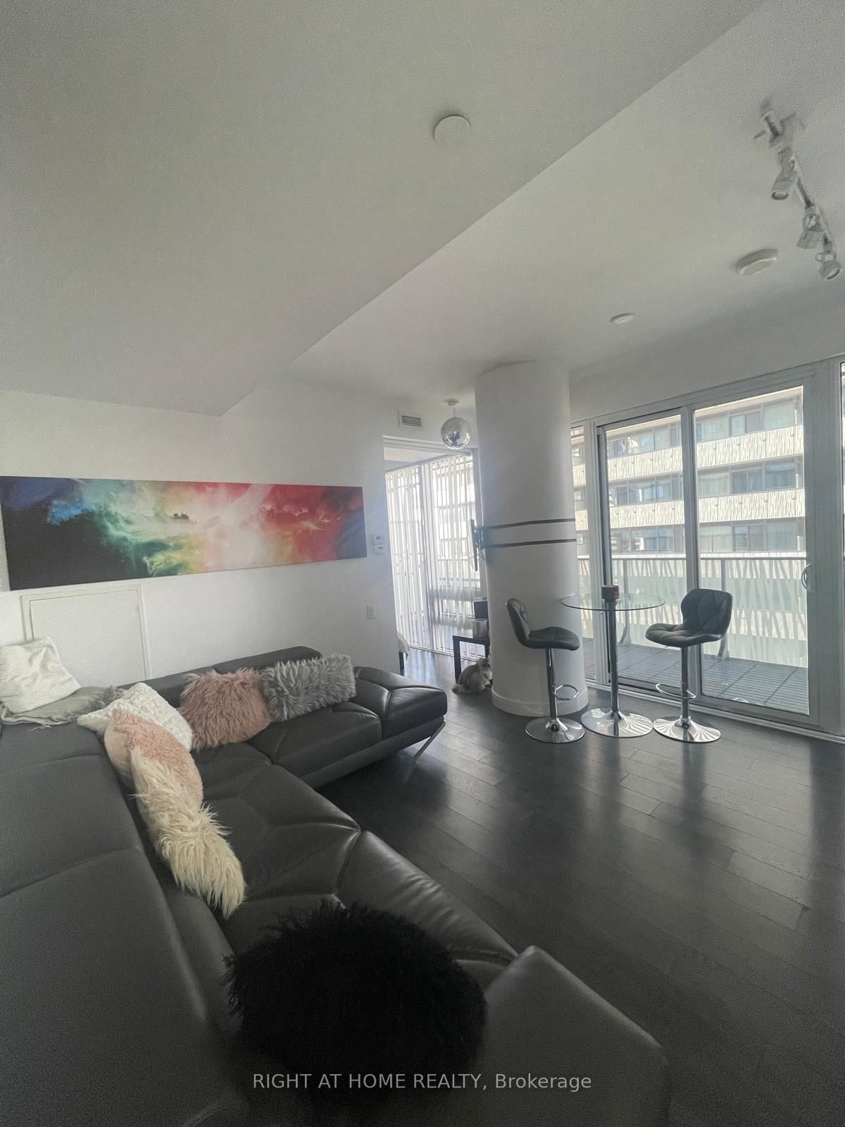 42 Charles St E, unit 4001 for rent