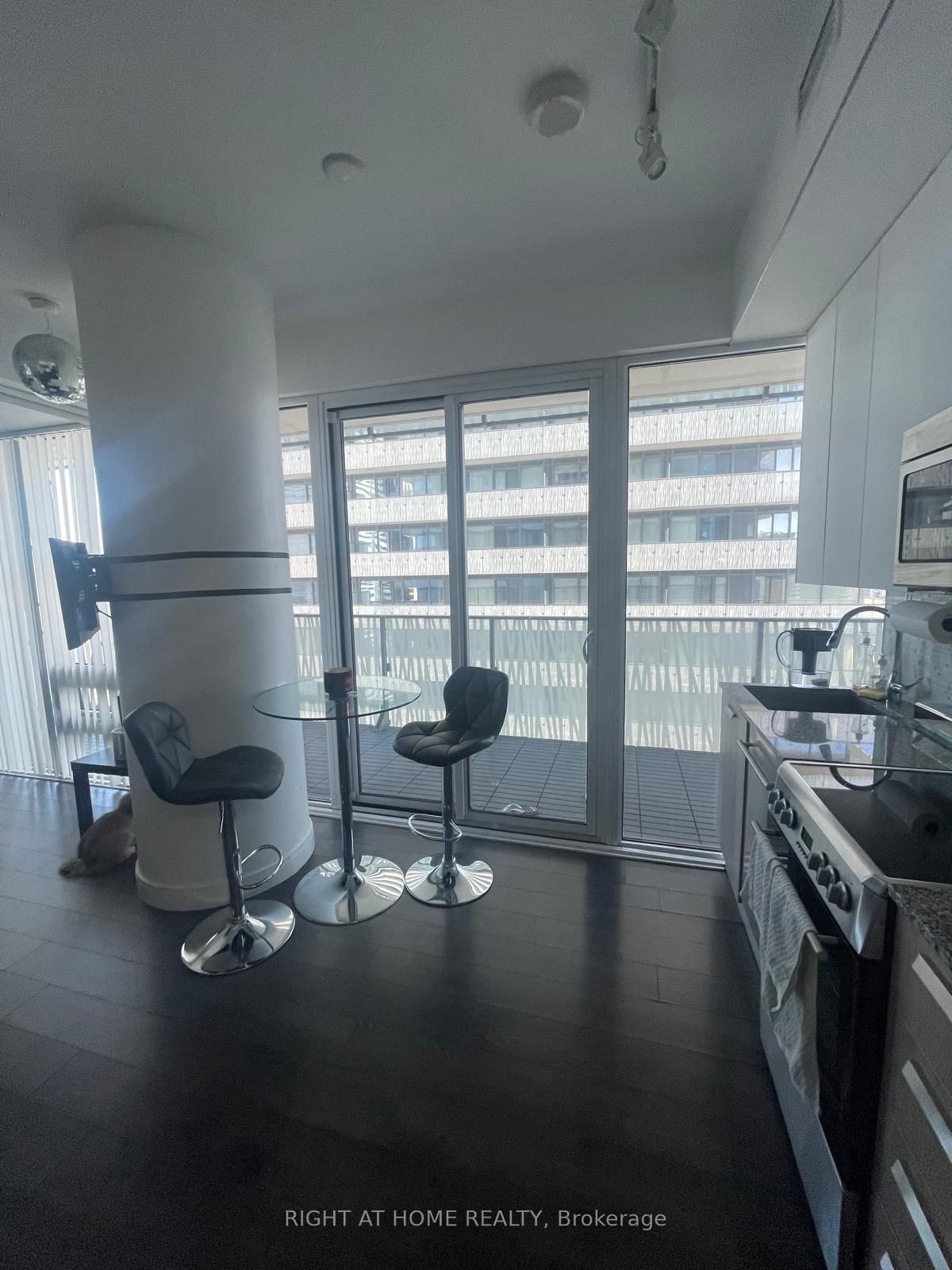 42 Charles St E, unit 4001 for rent