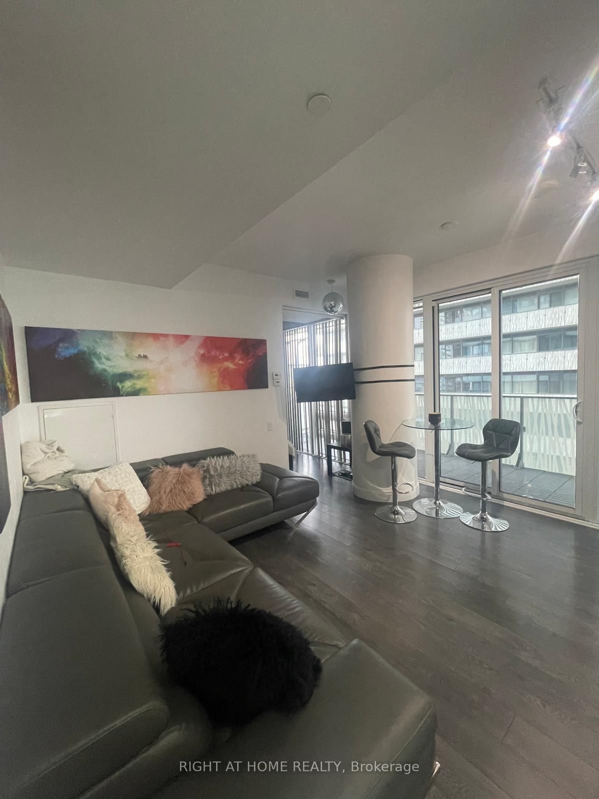 42 Charles St E, unit 4001 for rent