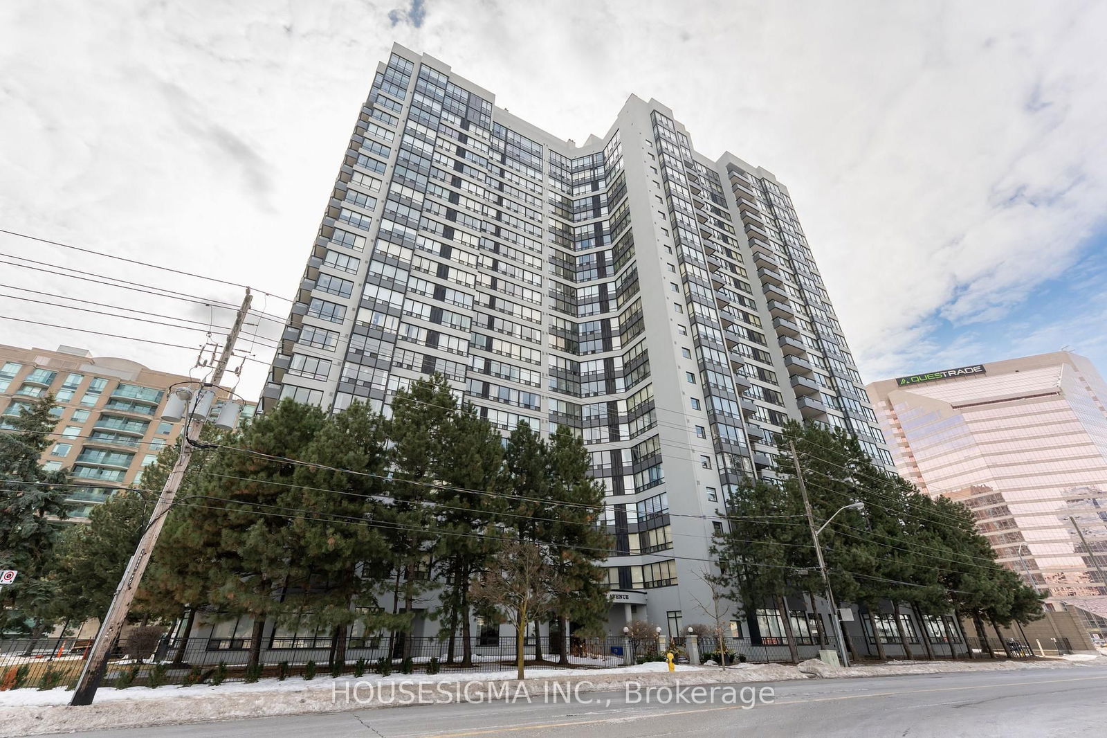 7 Bishop Ave, unit 815 for sale