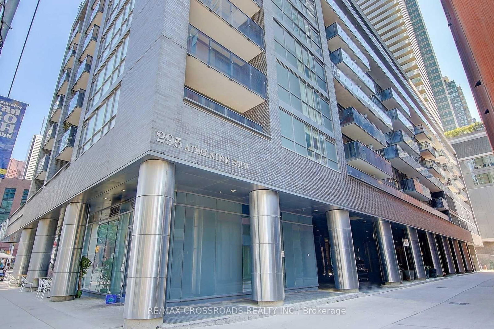 295 Adelaide St W, unit 4009 for rent