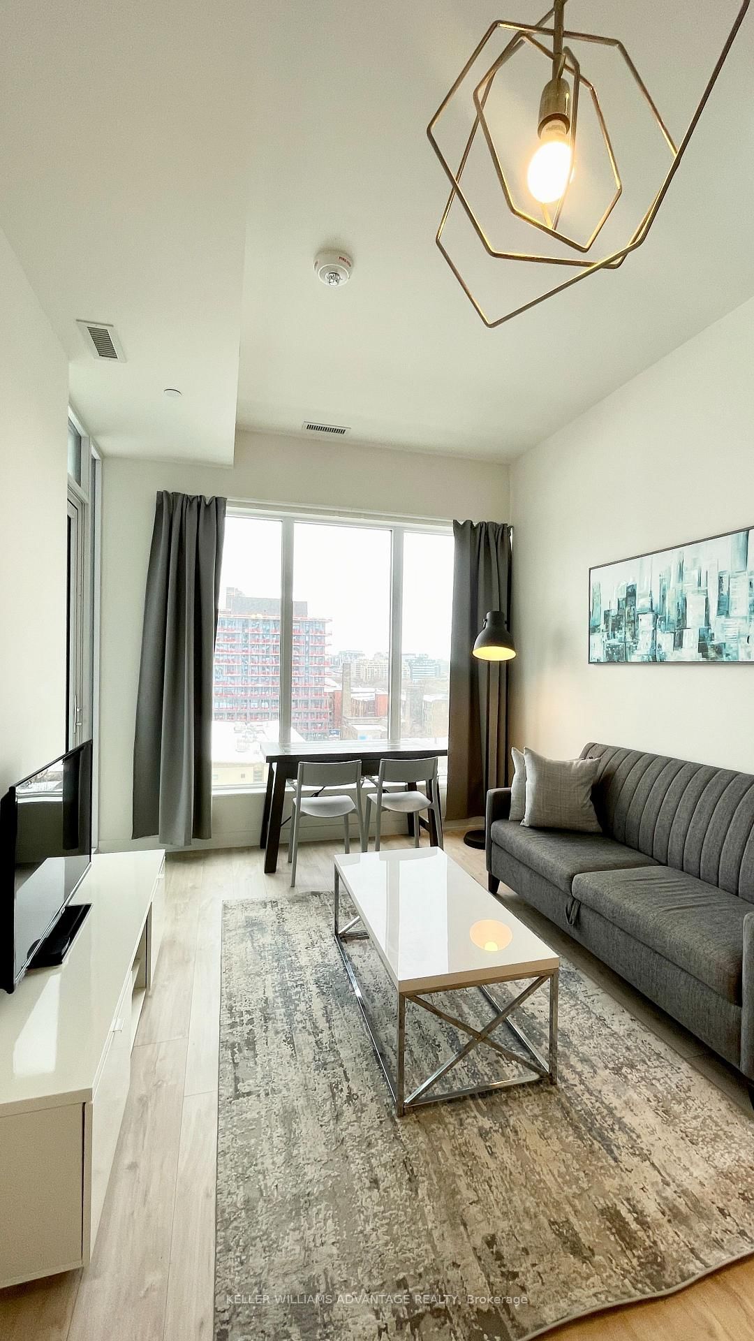 27 Bathurst St, unit 813W for rent