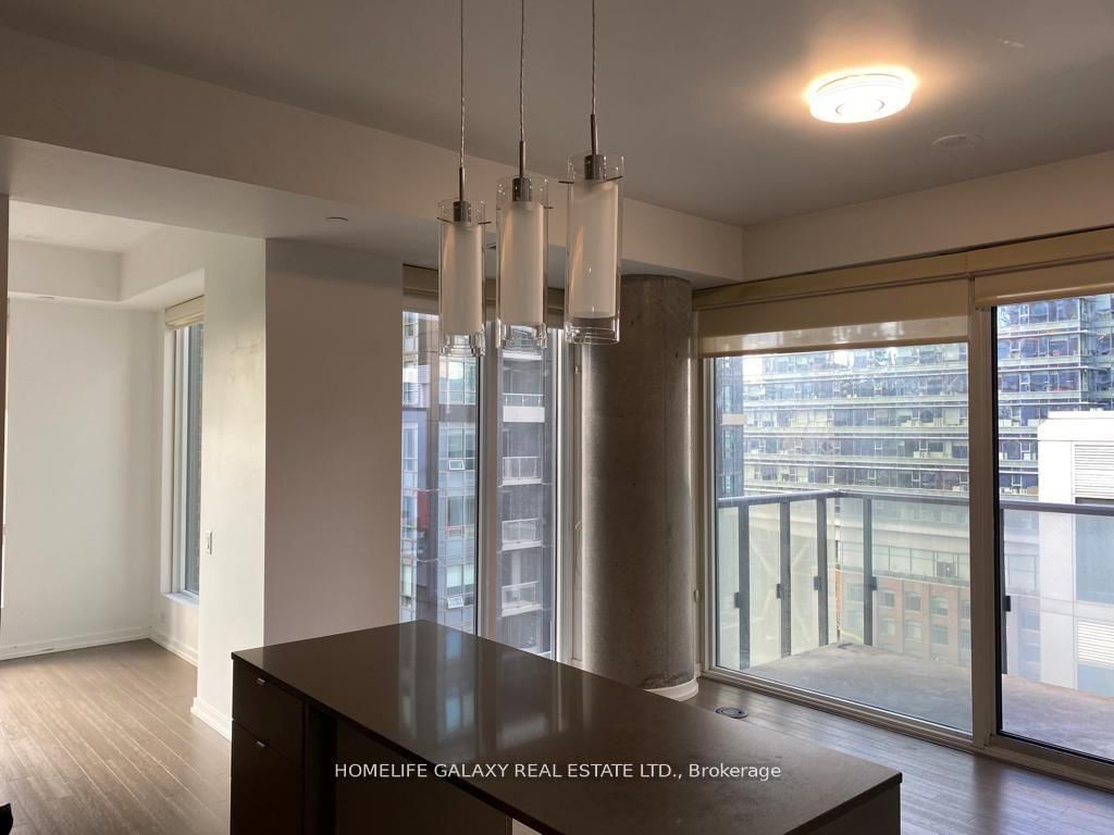 101 Peter St W, unit 1016 for rent