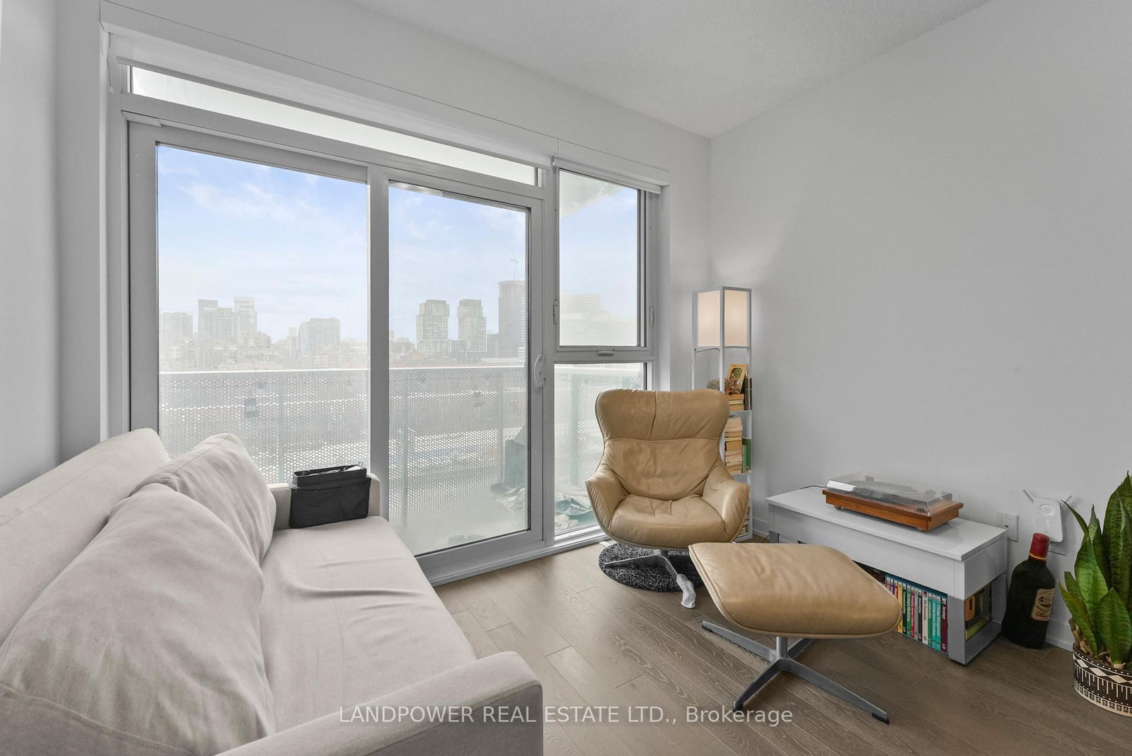 20 Richardson St, unit 718 for rent