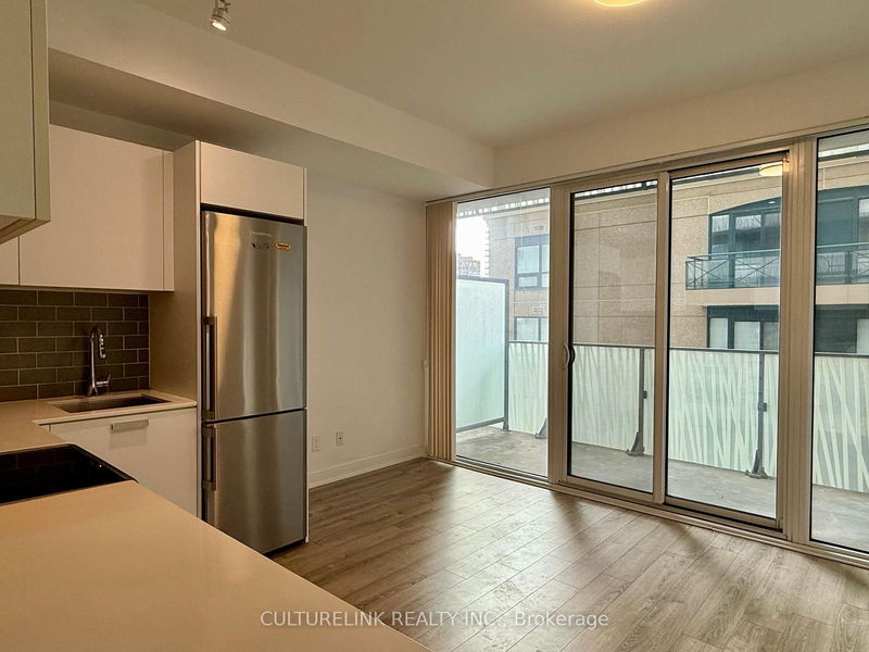 42 Charles St E, unit 1006 for rent