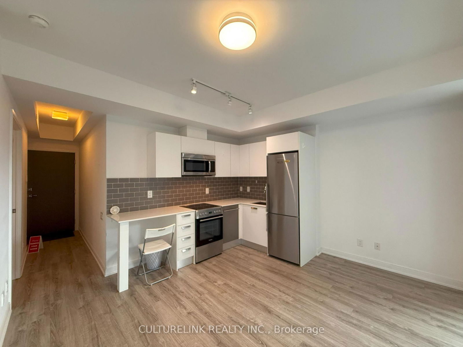 42 Charles St E, unit 1006 for rent