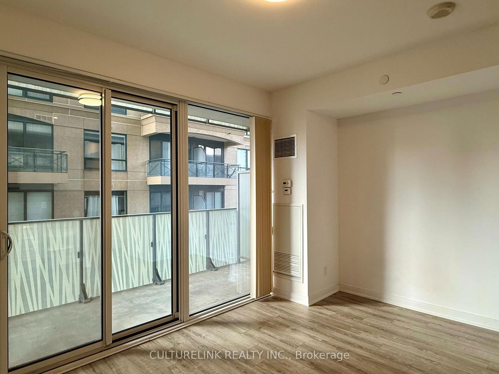 42 Charles St E, unit 1006 for rent