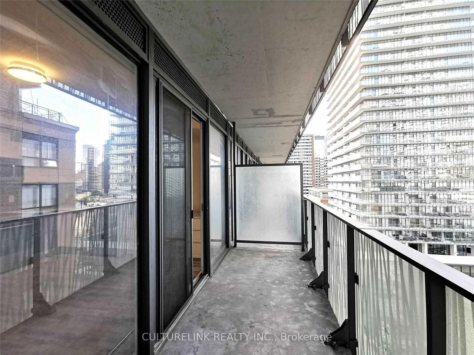 42 Charles St E, unit 1006 for rent