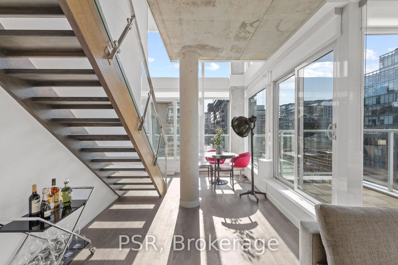 75 Portland St, unit 909 for sale