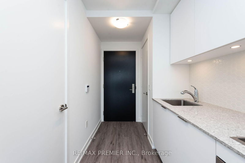 158 Front St E, unit 702 for rent