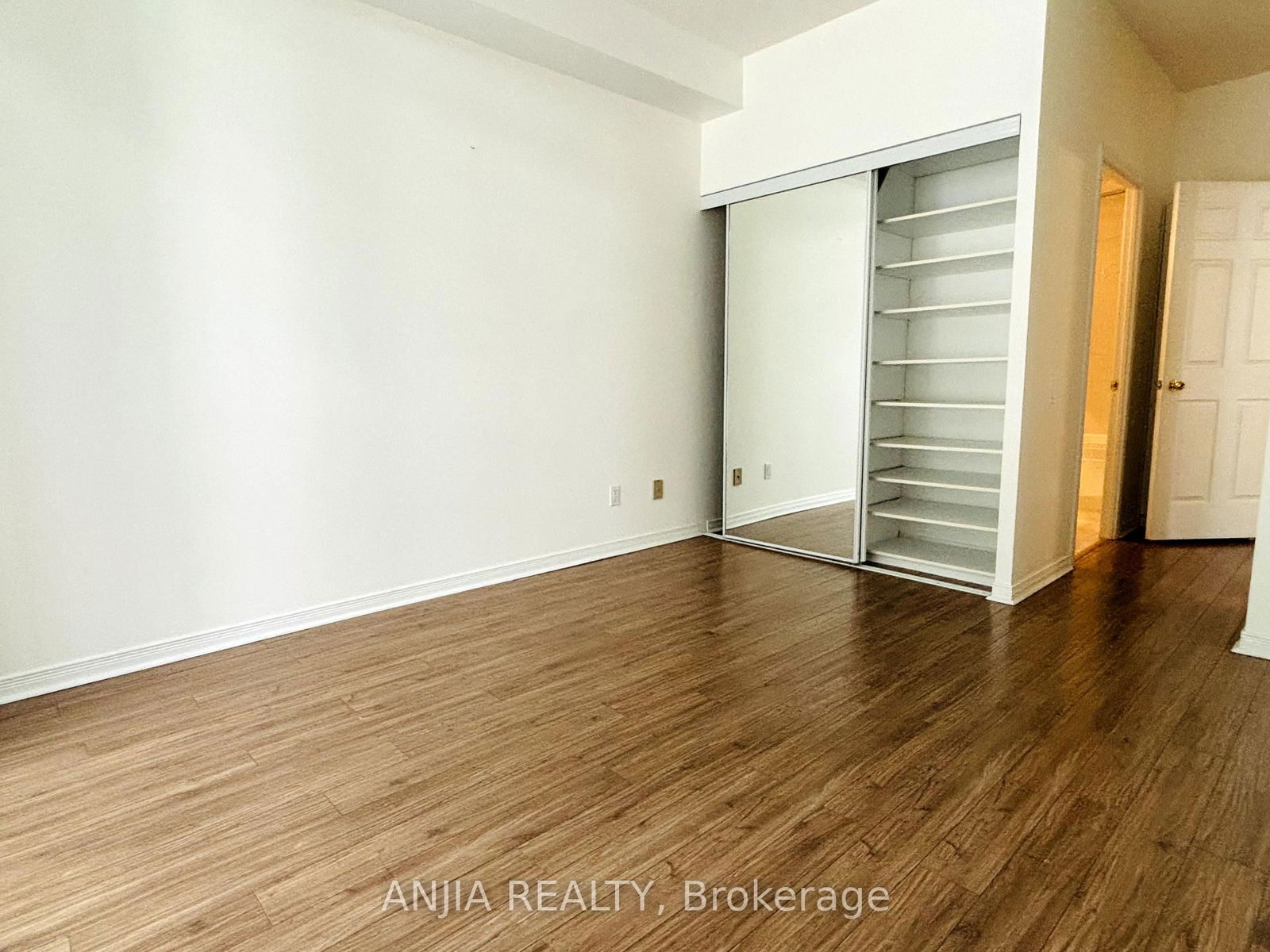 8 Hillcrest Ave, unit 506 for rent