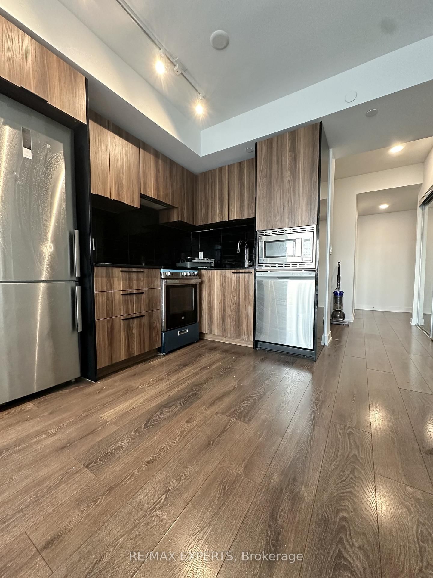 501 Yonge St, unit 3213 for sale