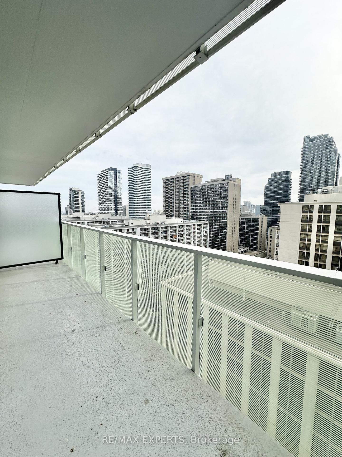 501 Yonge St, unit 1310 for sale