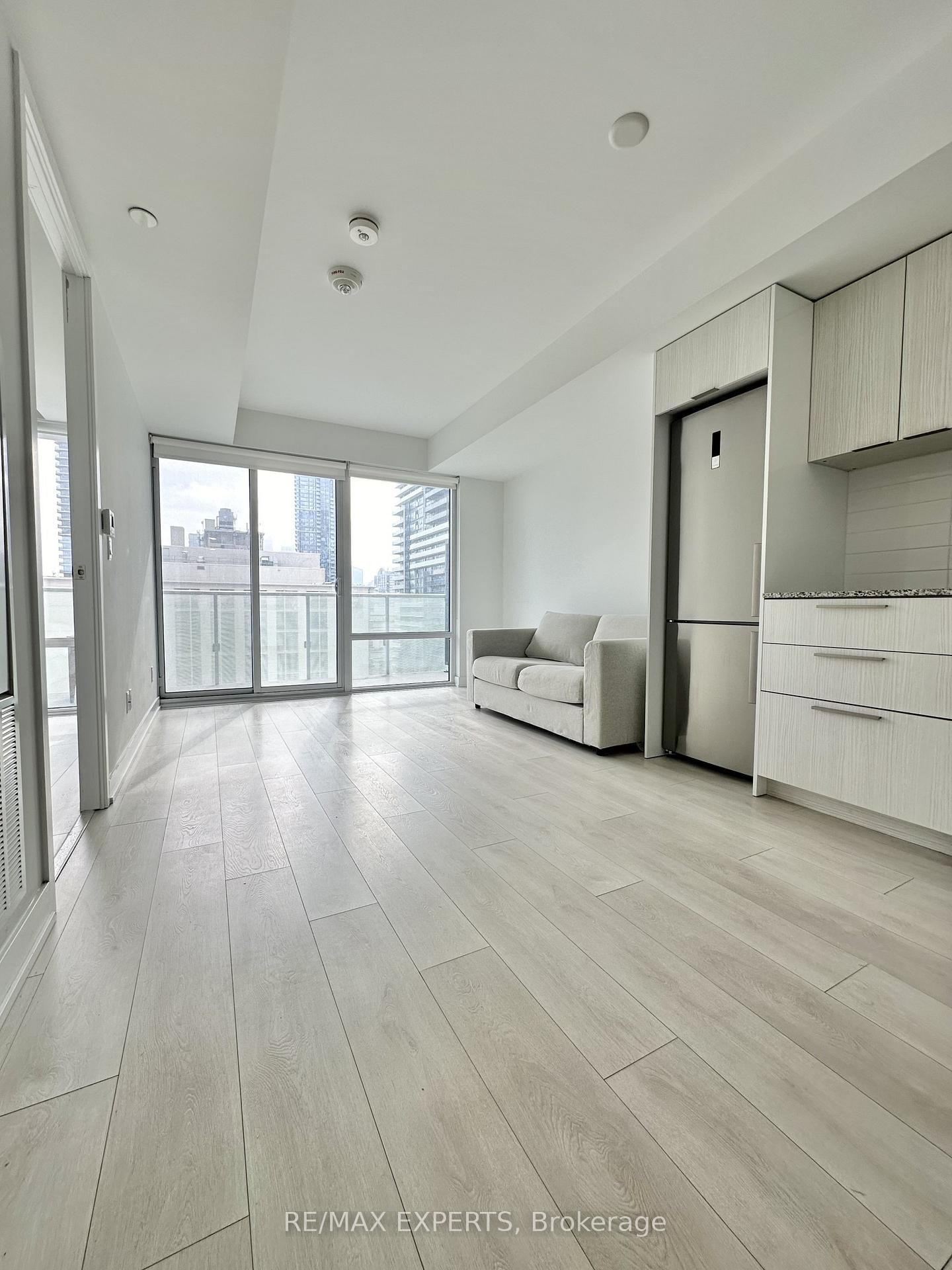 501 Yonge St, unit 1310 for sale