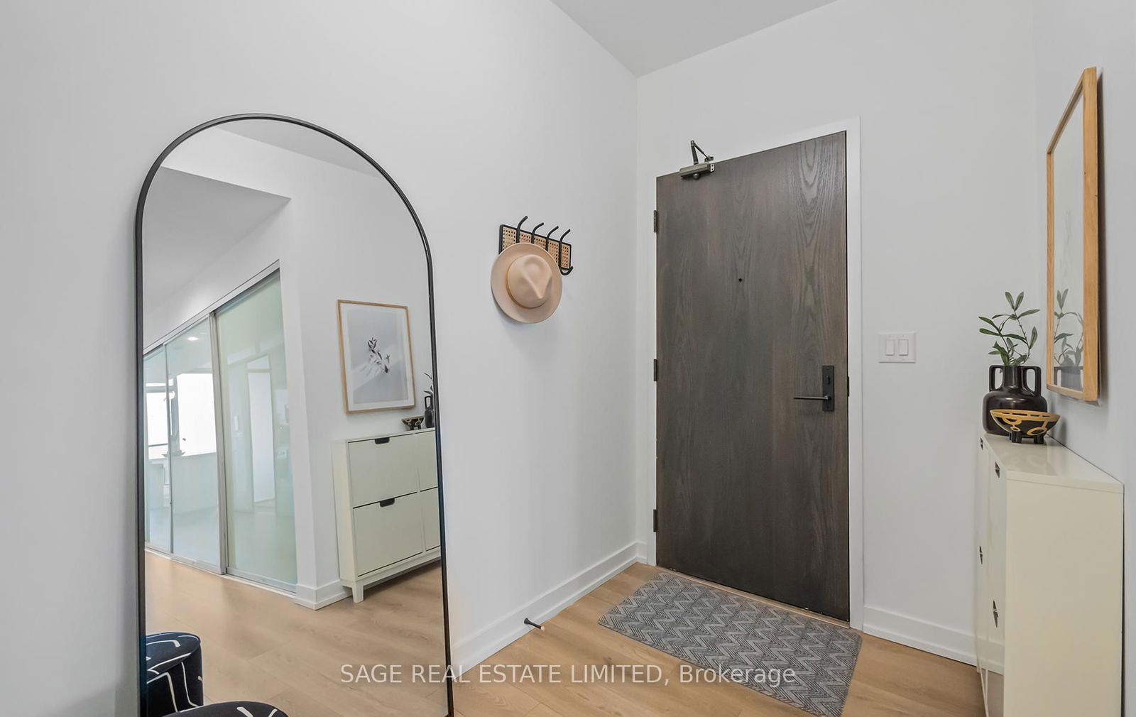 426 University Ave W, unit 3701 for sale