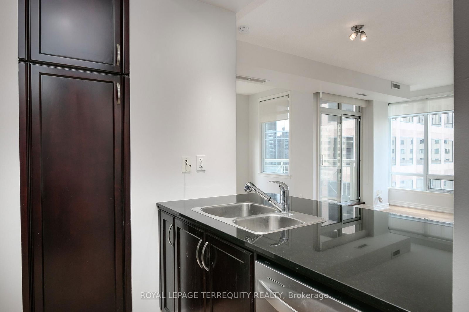 100 Hayden St N, unit 1101 for sale