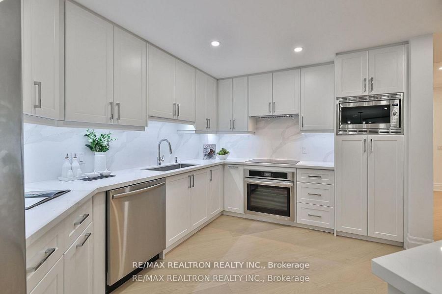 342 Spadina Rd, unit 103 for sale