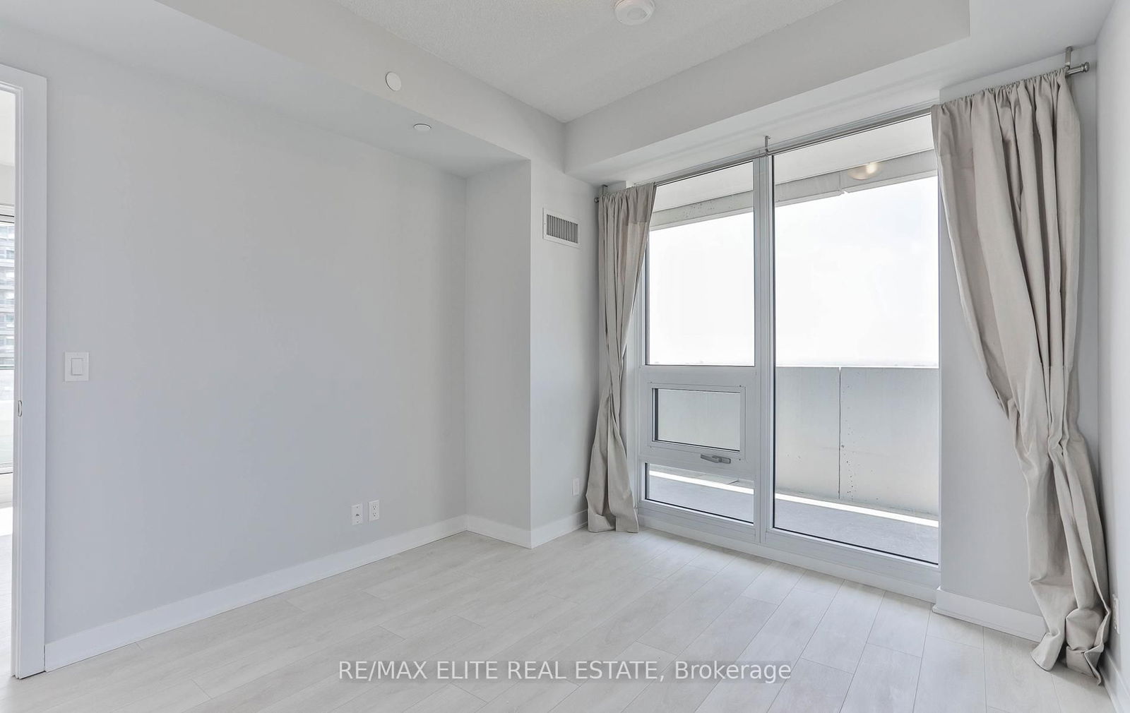 2221 Yonge St, unit 2608 for rent