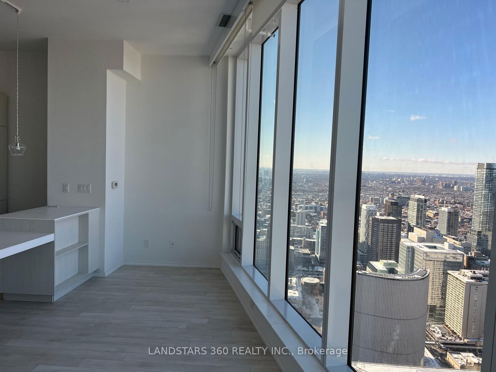 197 Yonge St, unit 6013 for sale