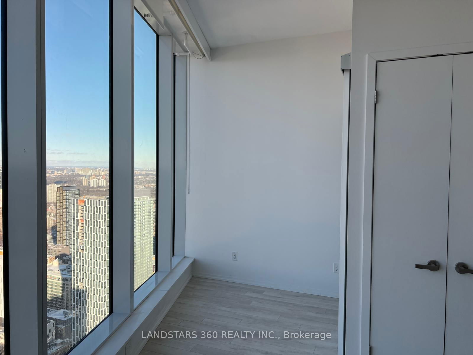 197 Yonge St, unit 6013 for sale