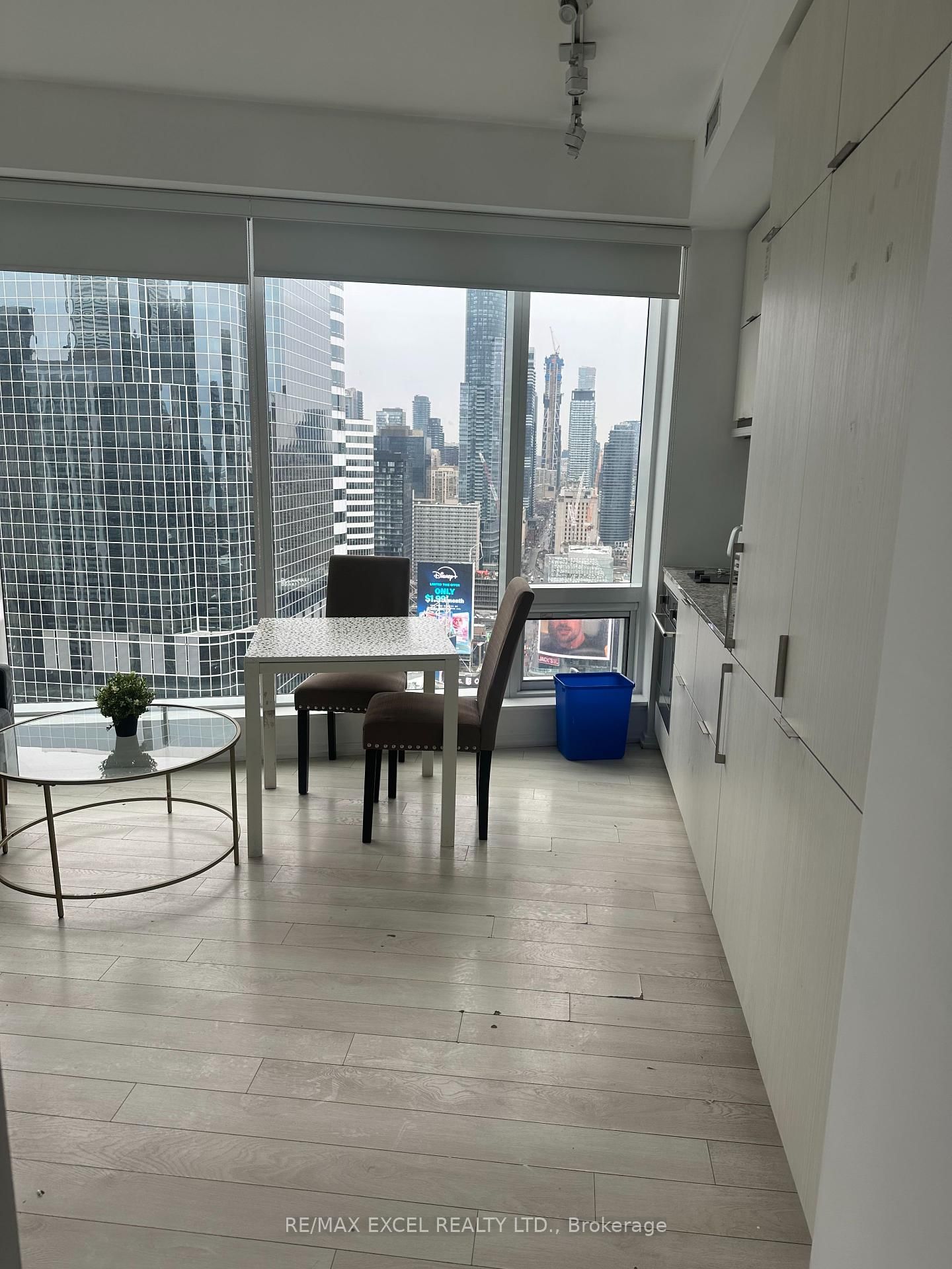 197 Yonge St, unit 3212 for rent